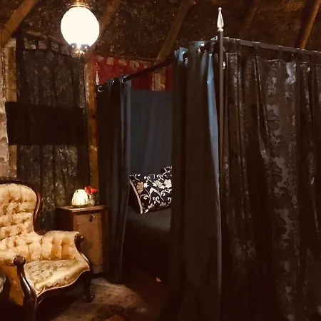 Romantic Off Grid Nature Yurt 캠프장